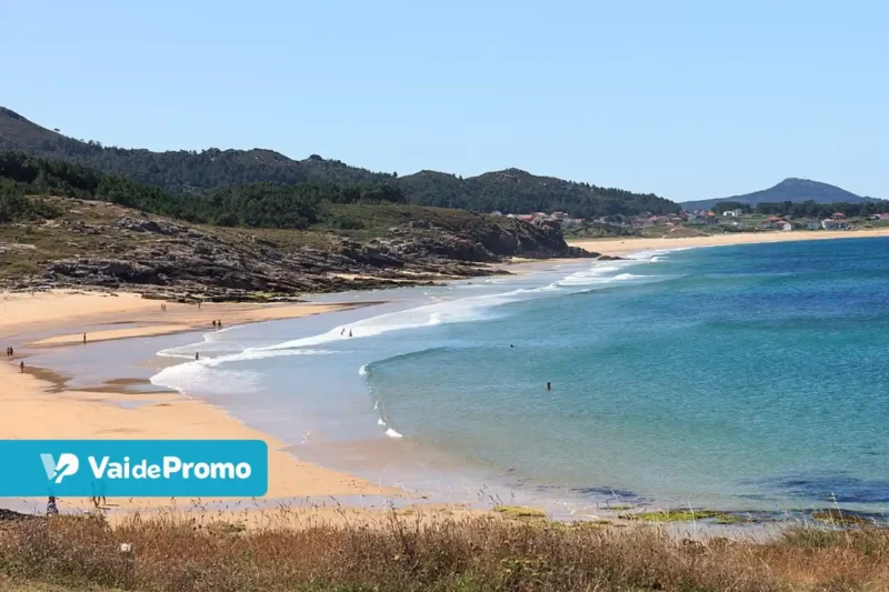 Praias de nudismo: 13 praias nacionais e internacionais para conhecer!