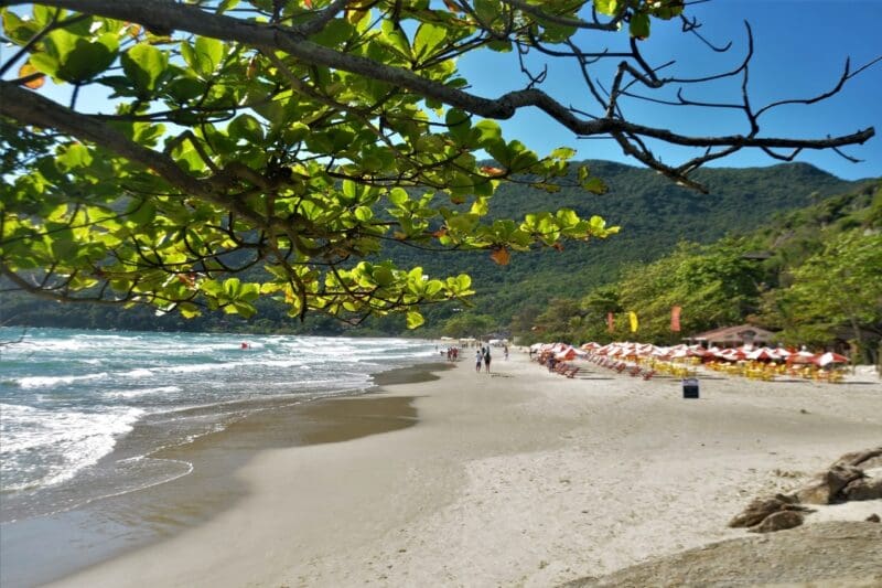 Praia em julho: 15 destinos para curtir o mar nas férias