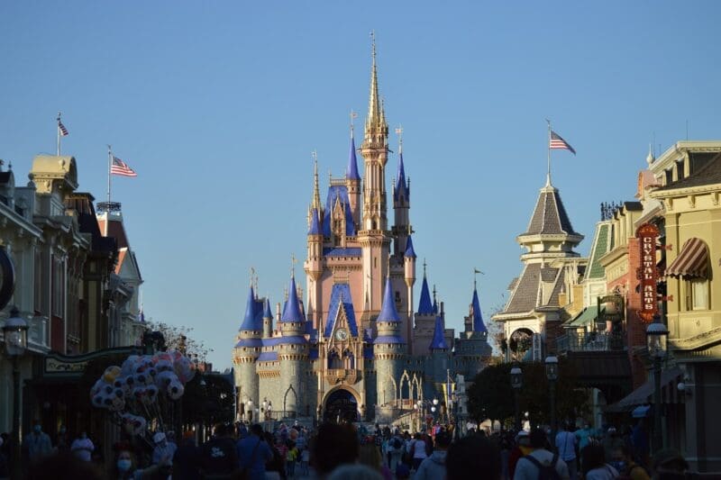 O que fazer no Magic Kingdom: quais as atrações imperdíveis?