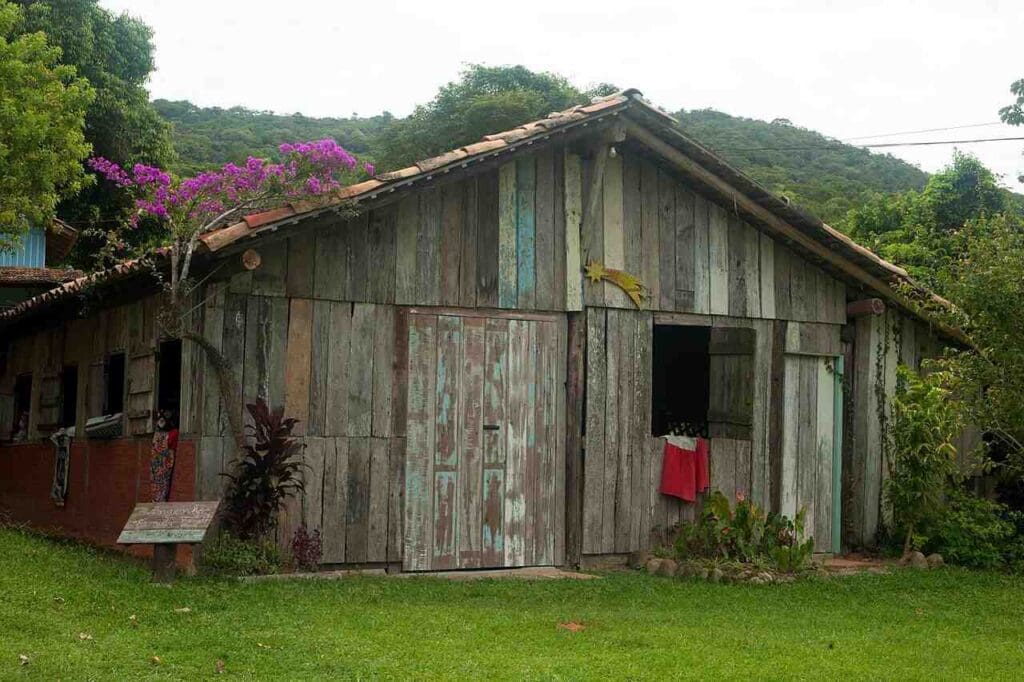 Bombinhas além das praias
